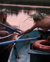 Outdoor Girls in Nature - 33-0042-two-at-the-sea